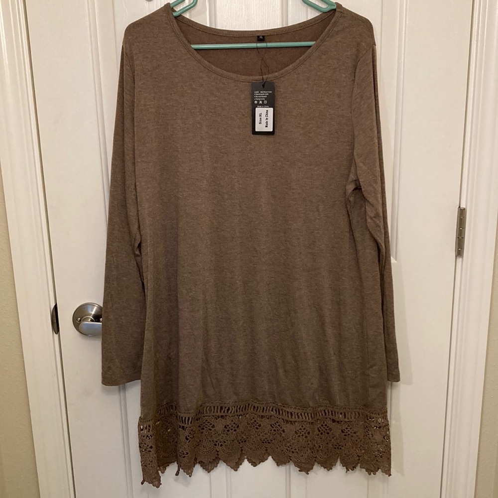 Long sleeve dress with lace trim